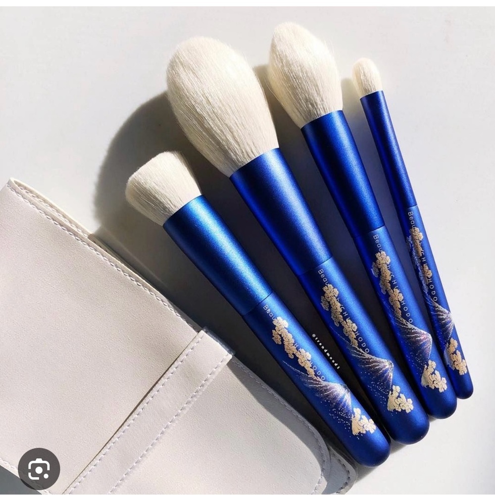 COPY - BEAUTYLISH X CHIKUHODO 2018 Makeup brush set.